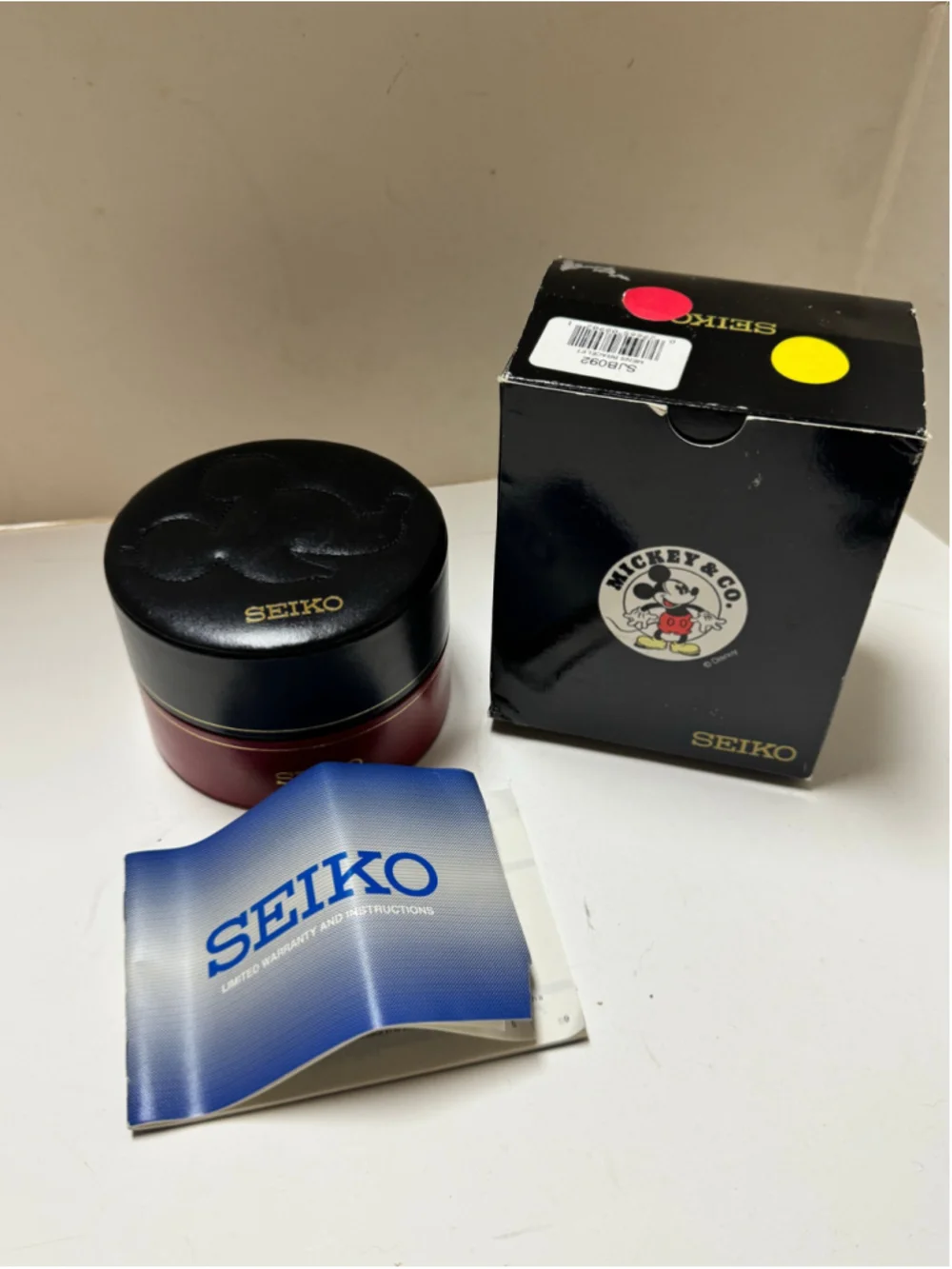 Men's 1995 Seiko Mickey & Co. Disney Watch V700-8A10 with Case, Box & Papers